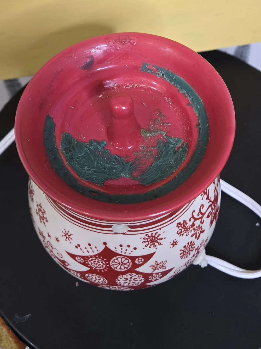 Christmas Red & White Ceramic Wax Melt Warmer – Reindeer & Tree Holiday Design